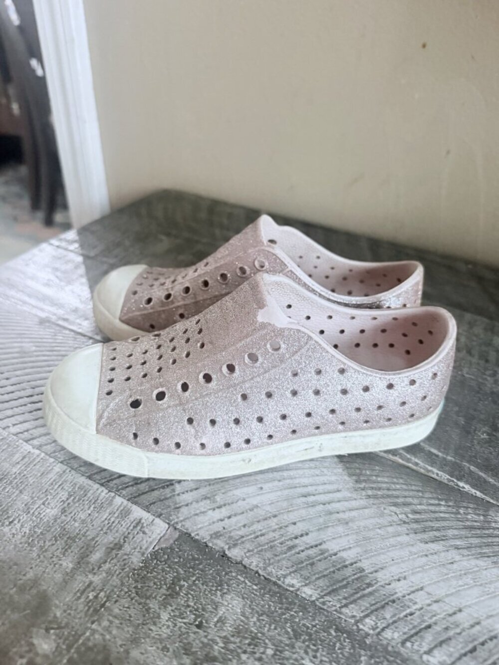 Native Jefferson Slip On Girls Milk Pink Bling Comfort Glitter Shoes - C13